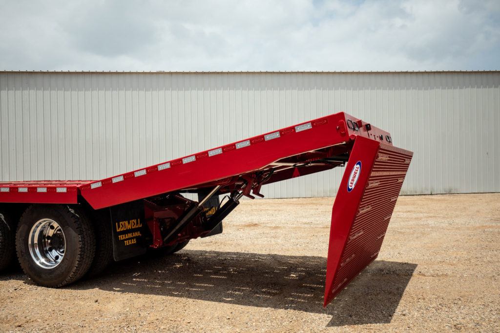 Tandem-HydraTail-Truck-Pusher_2 Hydraulic Tail - HydraTail Truck manufactured by Ledwell