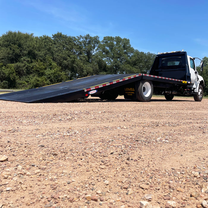 non-cdl-haul-truck-with-hydraulic-tail